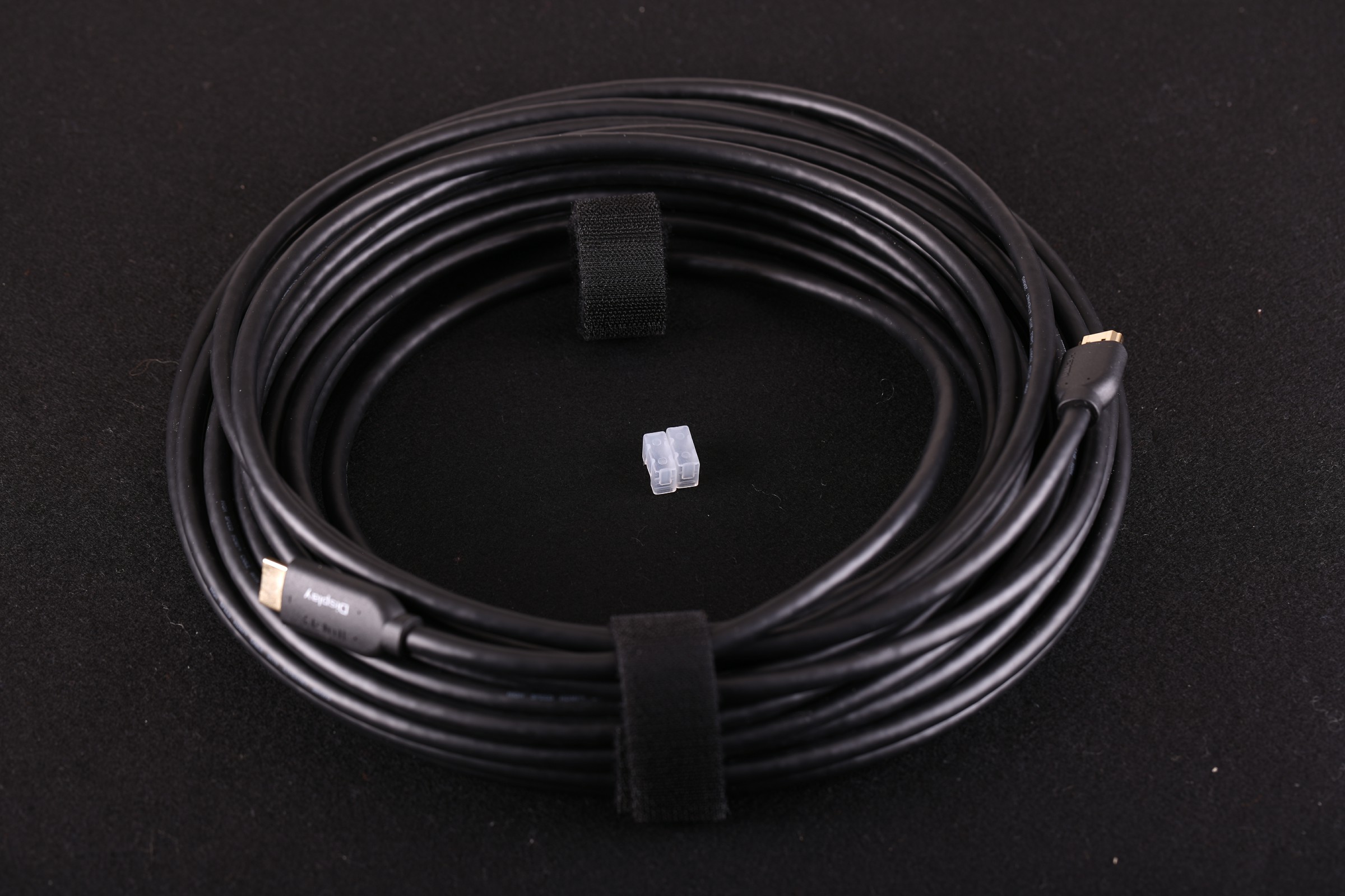 定位影院安装工程的AVC-LD HDMI线.jpg 定位影院安装工程的AVC-LD HDMI线.jpg