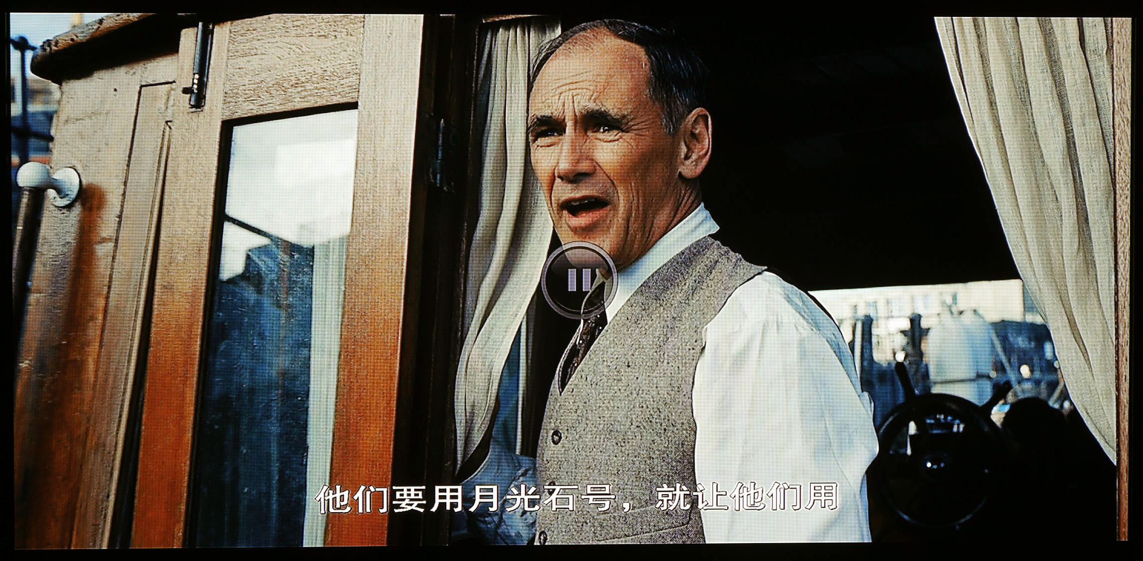接着播放《敦刻尔克》进行观察,即使长度达到12米,但讯号响应以及画面切换都十分快捷.jpg 接着播放《敦刻尔克》进行观察,即使长度达到12米,但讯号响应以及画面切换都十分快捷.jpg